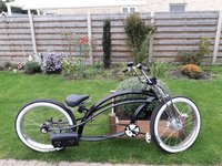 Op een omgebouwde fiets moet je het leren Op een omgebouwde fiets moet je het leren